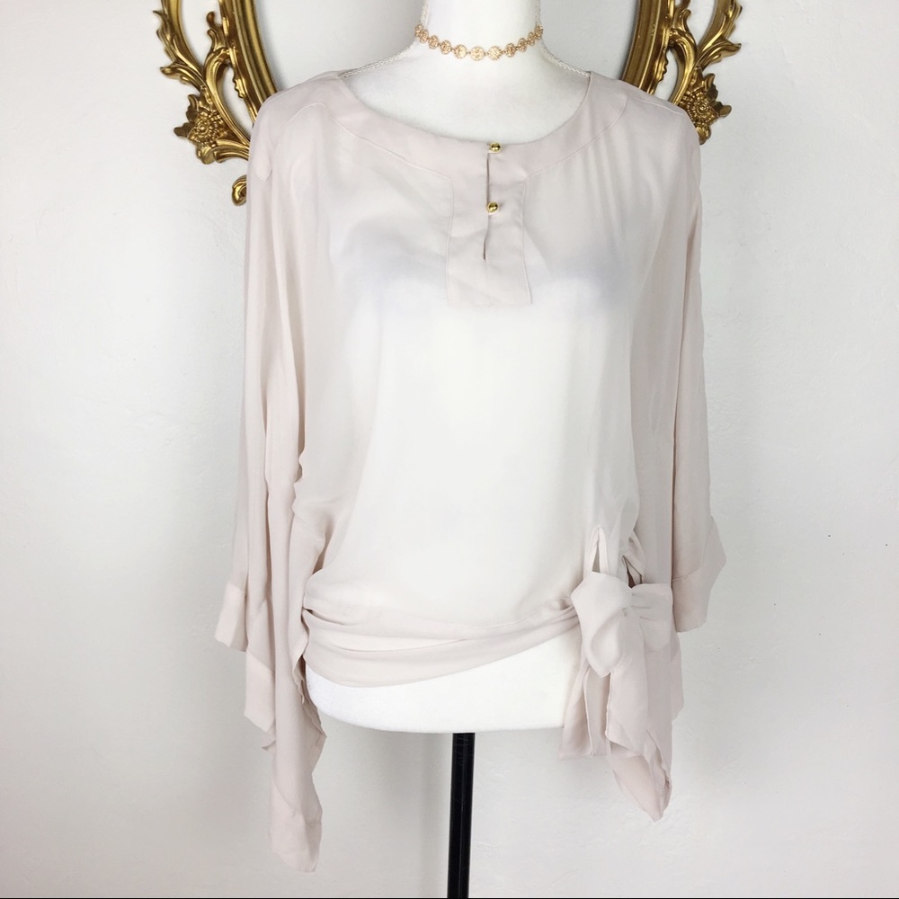 🛑Jennifer Lopez Cream Top Size XS